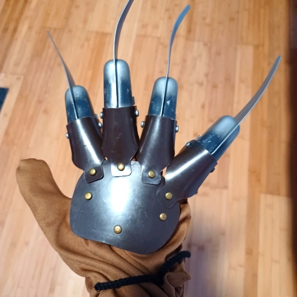 NWOT Freddy Krueger Mask and Glove Costume Size Adult - Picture 2 of 5